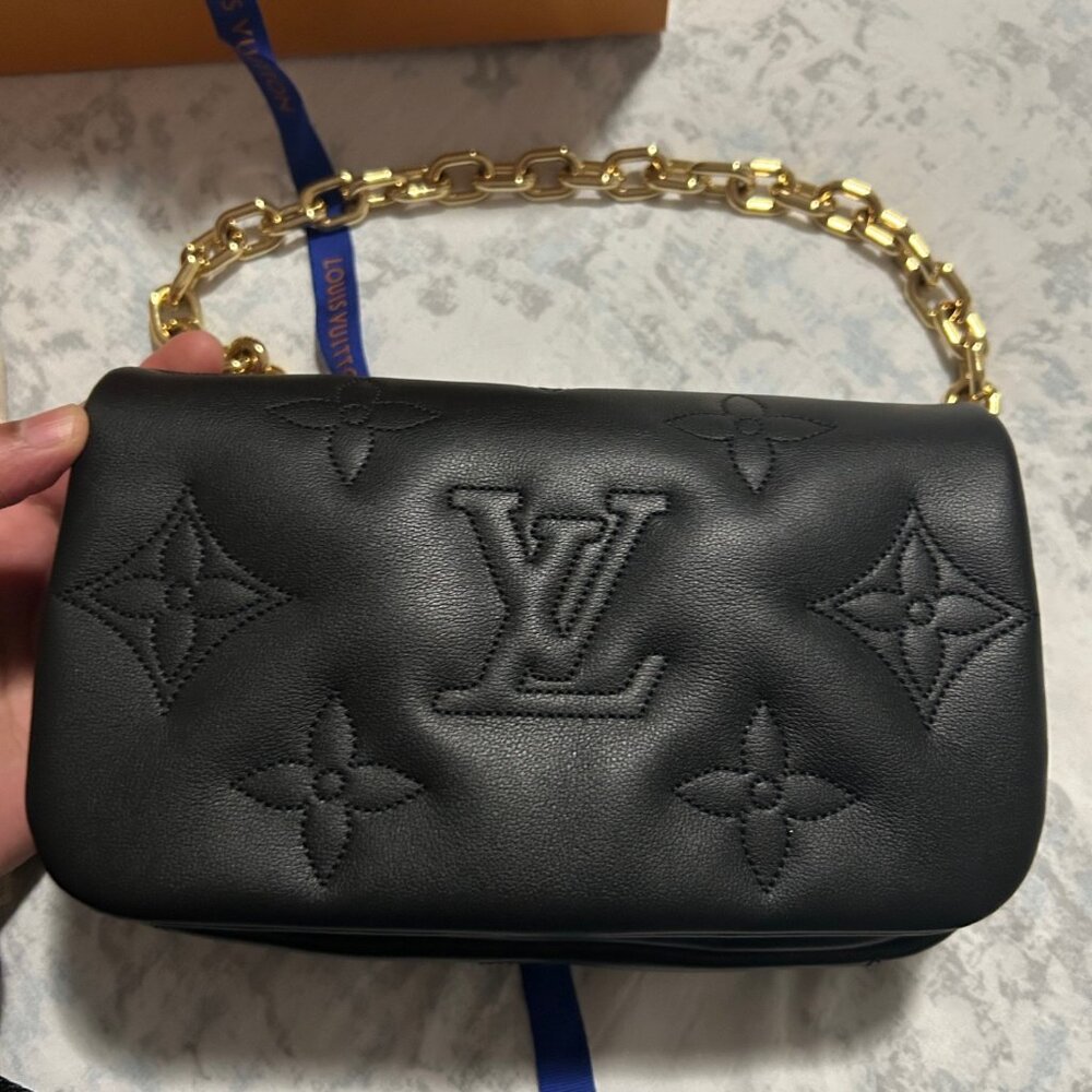 LOUIS VUITTON Wallet on Strap Bubblegram - Picture 2 of 8